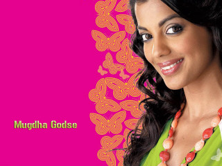 Woman necklace pink background design - a necklace free wallpaper