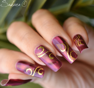 Woman hand purple gold manicure - deep free wallpaper for tablet
