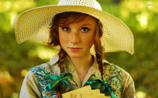 Woman straw hat yellow mail - freckle free wallpaper