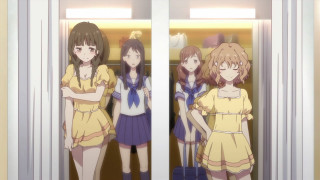 Girls mirror room doors open - door free wallpaper