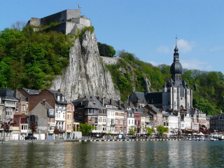 City castle hill water scenery - panoramic view free wallpaper