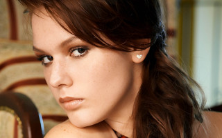 Woman red tie white heart - a red tie free wallpaper