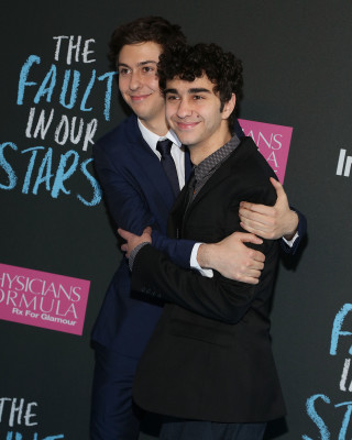 Two men hugging red carpet - two man free wallpaper for mobile