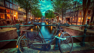 Bicycle parked bridge canal night - a bicycle free wallpaper