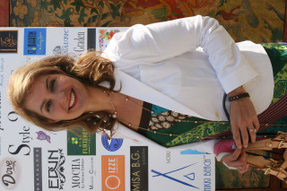 Woman white jacket green dress - a white jacket free wallpaper