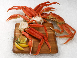 Wooden cutting board crab legs - cutting free wallpaper