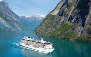 Cruise ship mountain lake scenery - beautiful free wallpaper