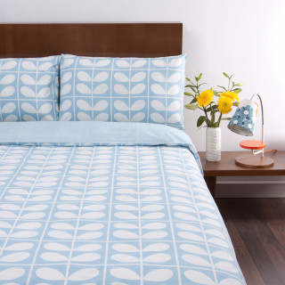 Bed comforter vase flowers wooden - product photo free wallpaper for tablet