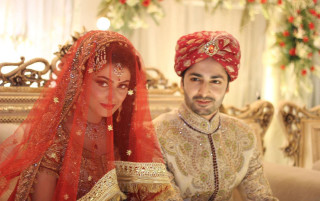 Man woman indian garb couch - a couch together free wallpaper