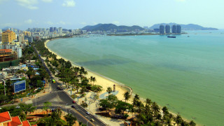 Beach city background water boat - cui bai free wallpaper