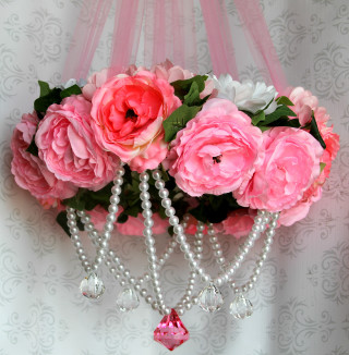 Pink flower arrangement wall pearls - a still life free wallpaper for tablet