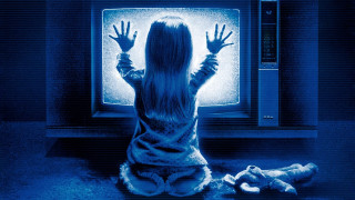 Girl sitting floor tv hands - uhd 8 k free wallpaper