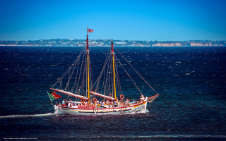 Boat people ocean flag city - almada negreiro free wallpaper