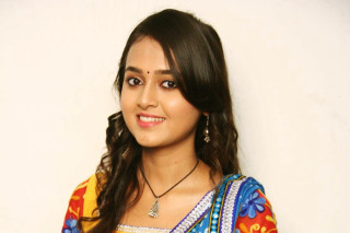 Woman colorful dress smile necklace - a colorful dress free wallpaper