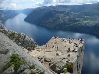Cliff lake mountains group people - a lake and mountains free wallpaper