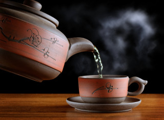 Teapot pouring water cup saucer - a cup free wallpaper