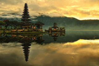 Lake pagoda mountain clouds sky - ding yunpeng free wallpaper