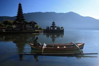 Man boat lake mountain pagoda - abidin dino free wallpaper