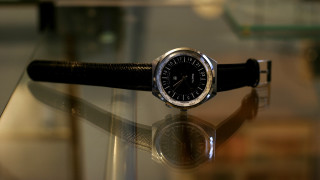 Watch glass table reflection christian - f 8 aperture free wallpaper