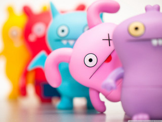 Toy figures colorful blurry bokeh - microscopic free wallpaper