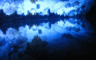 Lake mountains rocks sky reflection - a red light free wallpaper