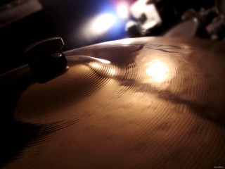 Close up cylinder light person - studio light free wallpaper