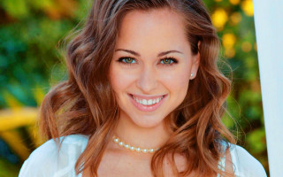 Woman pearl necklace white shirt - a pearl necklace free wallpaper