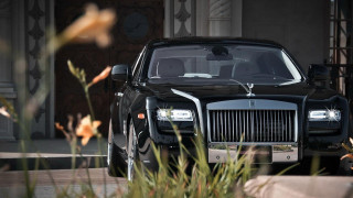 Black rolls royce parked building - david ramsay hay free wallpaper