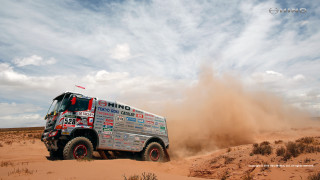 Truck driving desert dust tires - dust free wallpaper