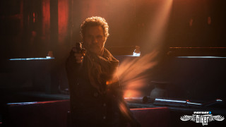 Man dark room microphone light - a microphone free wallpaper