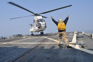 Man yellow jacket ship helicopter - the deck free wallpaper