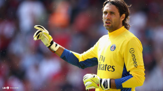 Man yellow shirt soccer ball 2 - the side of his face free wallpaper