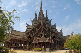 Large building clock tower sky 3 - side and a sky background free wallpaper