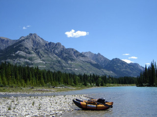 Raft shore river mountain pine - a raft free wallpaper