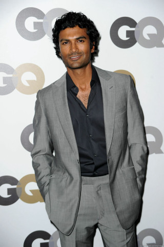 Man suit red carpet gq - him free wallpaper for mobile