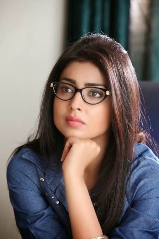 Woman glasses sitting chair looking - her chin free wallpaper for mobile