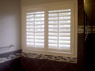 Bathroom window blinds toilet corner - blind free wallpaper