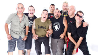 Men posing mouths open tongues - punk art free wallpaper
