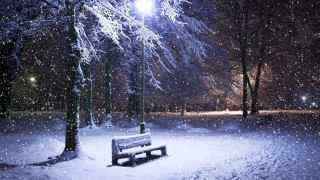Park bench snowy night streetlight - a street light in the background free wallpaper