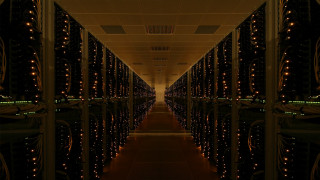 Long hallway rows lights clock - a long hallway free wallpaper