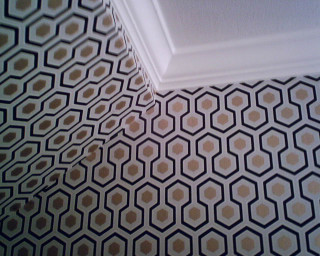 Bathroom black white pattern floor - a white door free wallpaper