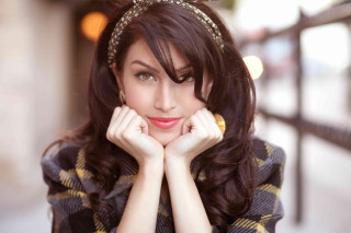 Woman headband posing hands face - a headband free wallpaper