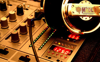 Control board clock microphone closeup - ella guru free wallpaper for desktop