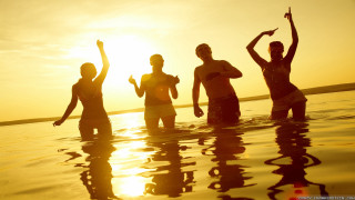 People standing water sunset sunrise - arm free wallpaper