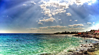 Beach sunbeam blue sky clouds - a sunbeam free wallpaper
