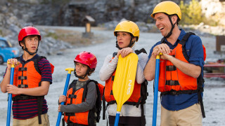 People lifejackets helmets riverbank rafts - verdadism free wallpaper