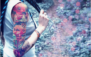 Woman tattoo cellphone flower background - tattoo free wallpaper