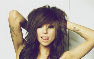 Tattooed woman pose purple hair - her arm and shoulder free wallpaper