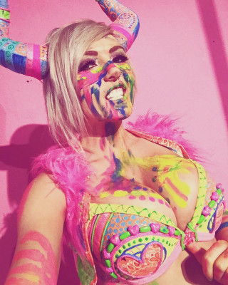 Woman painted body horns head - her pocket free wallpaper for mobile