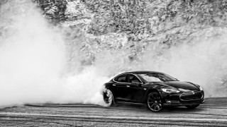 Black white car waterfall steam - ue 5 free wallpaper